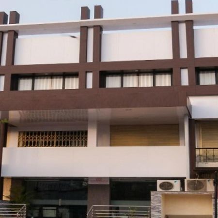 1 Bedroom Guest House In Jashoda Nagar, Ahmedabad Esterno foto