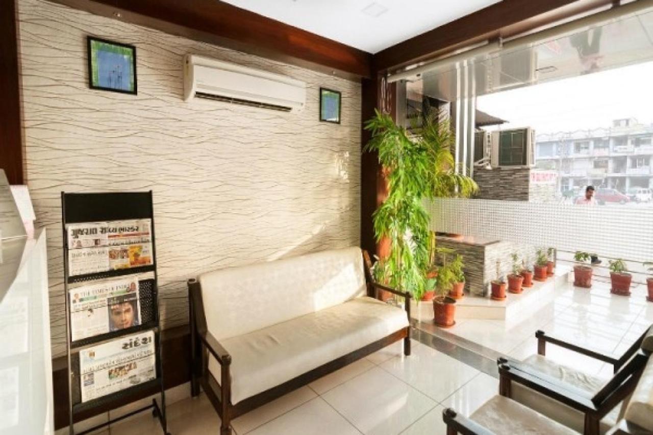 1 Bedroom Guest House In Jashoda Nagar, Ahmedabad Esterno foto