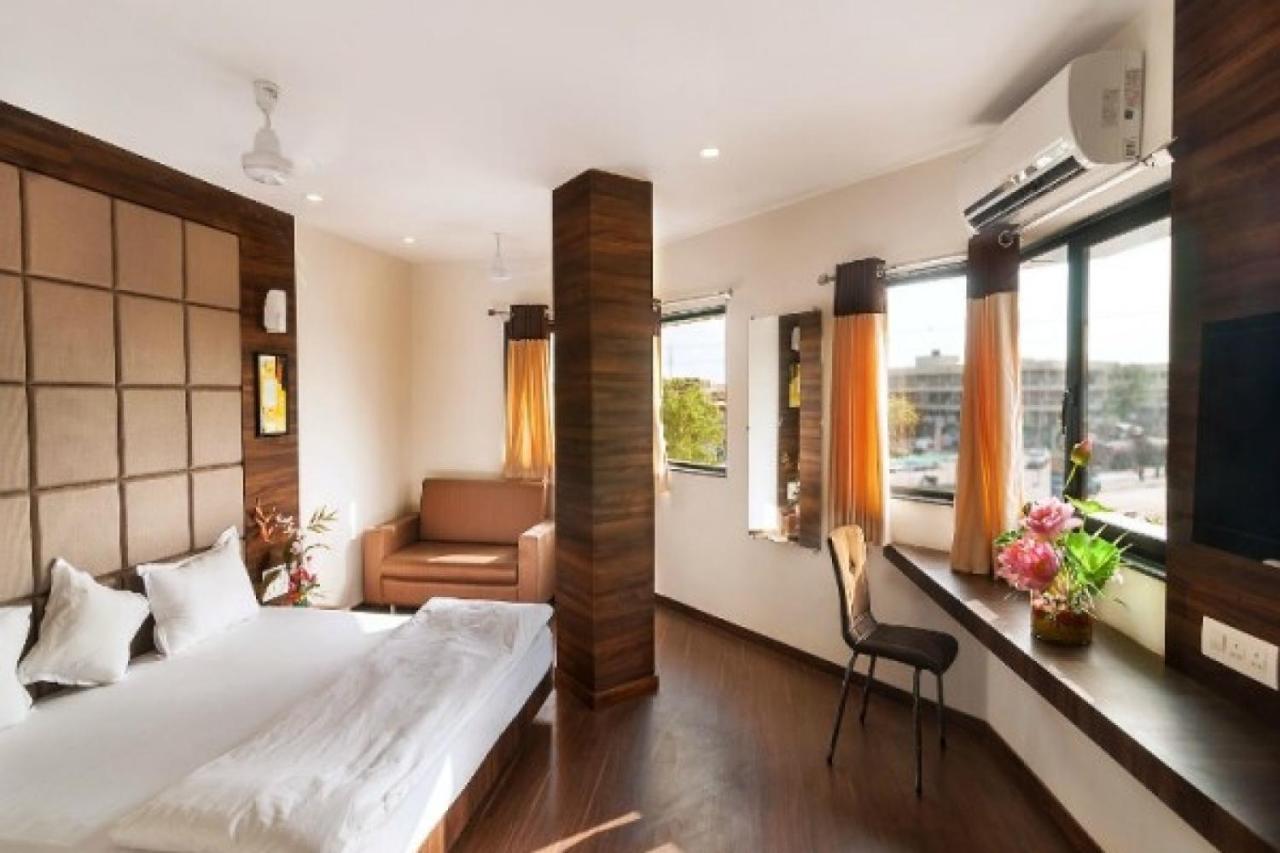 1 Bedroom Guest House In Jashoda Nagar, Ahmedabad Esterno foto